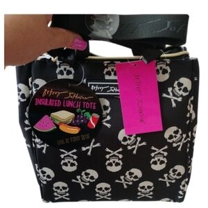 Betsey Johnson Skull + Crossbones Insulated Lunch Bag Purse Crossbody Co…